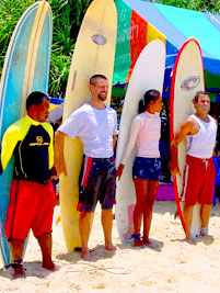 サーフボードはレンタルもやってます。